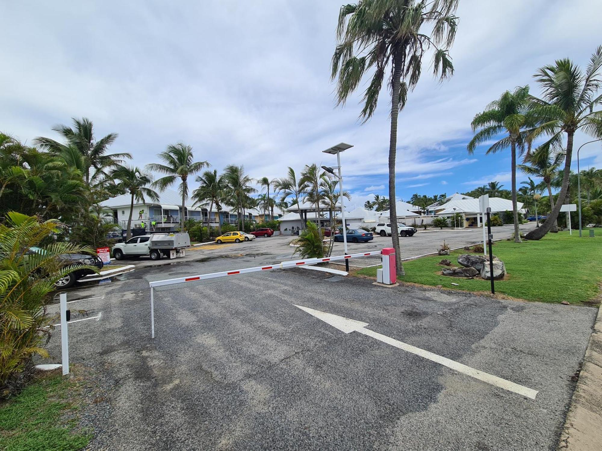Dolphin Heads - Resort Unit - Absolute Beachfront! - Whitsunday Getaway! Маккай Екстер'єр фото