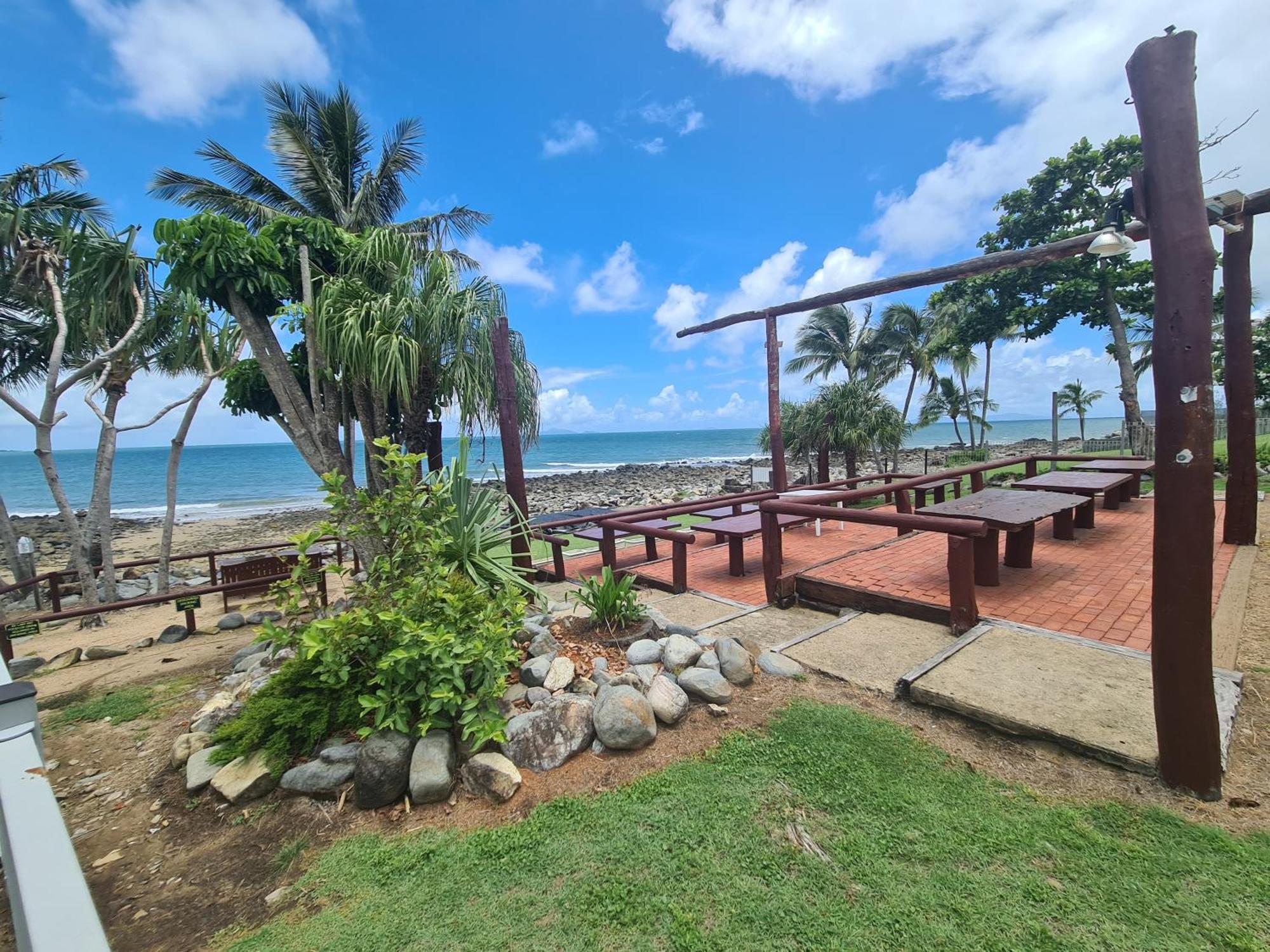 Dolphin Heads - Resort Unit - Absolute Beachfront! - Whitsunday Getaway! Маккай Екстер'єр фото