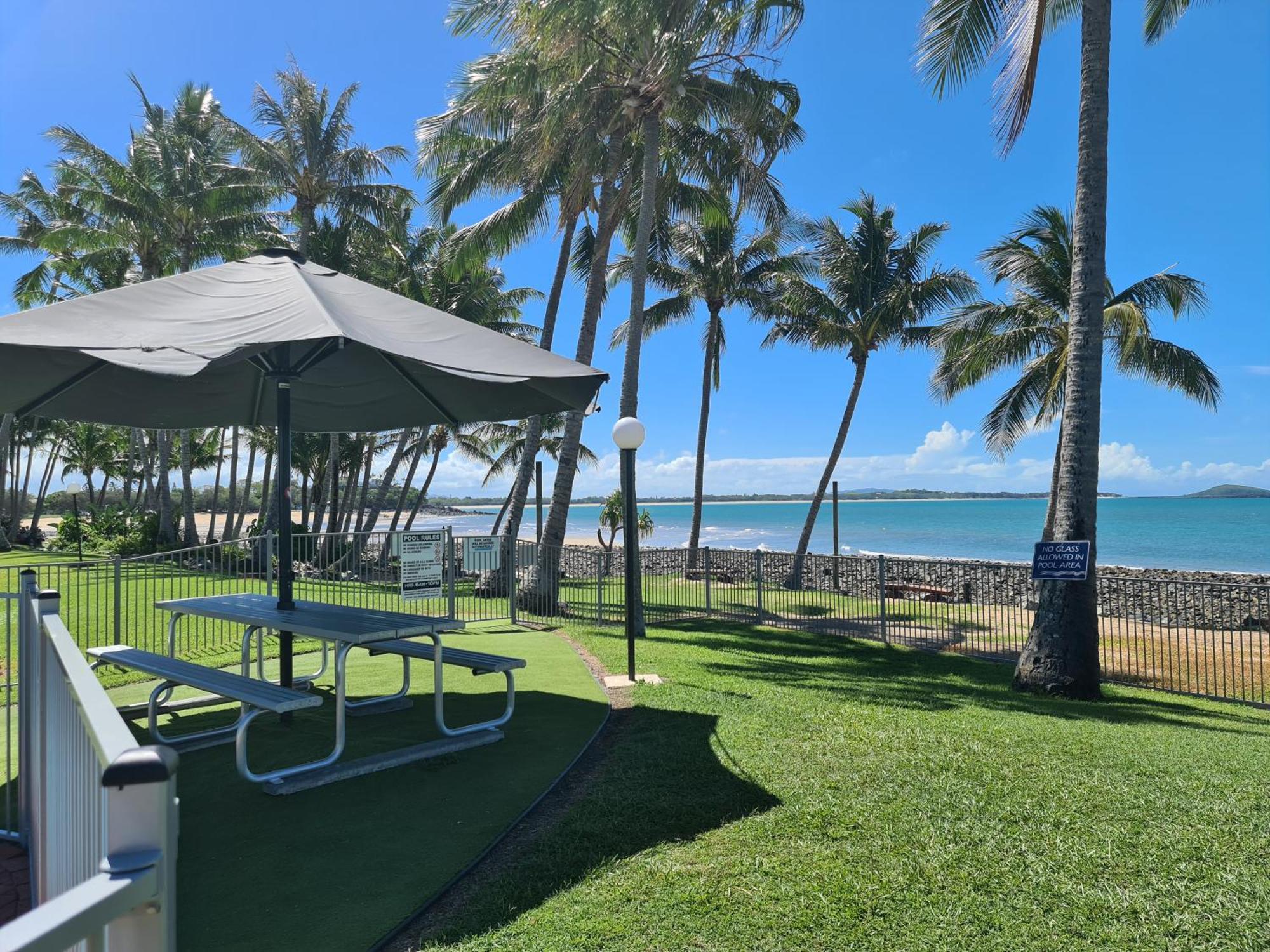 Dolphin Heads - Resort Unit - Absolute Beachfront! - Whitsunday Getaway! Маккай Екстер'єр фото