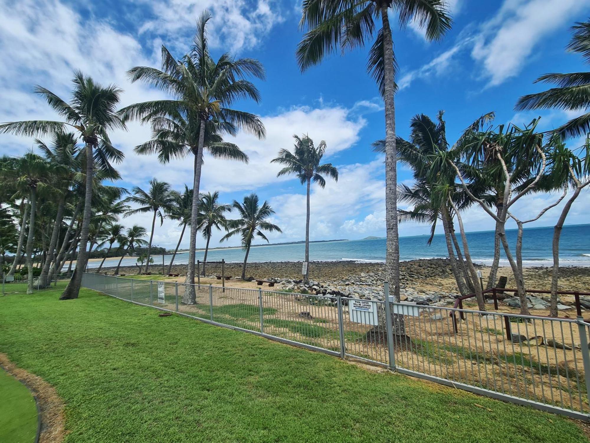Dolphin Heads - Resort Unit - Absolute Beachfront! - Whitsunday Getaway! Маккай Екстер'єр фото